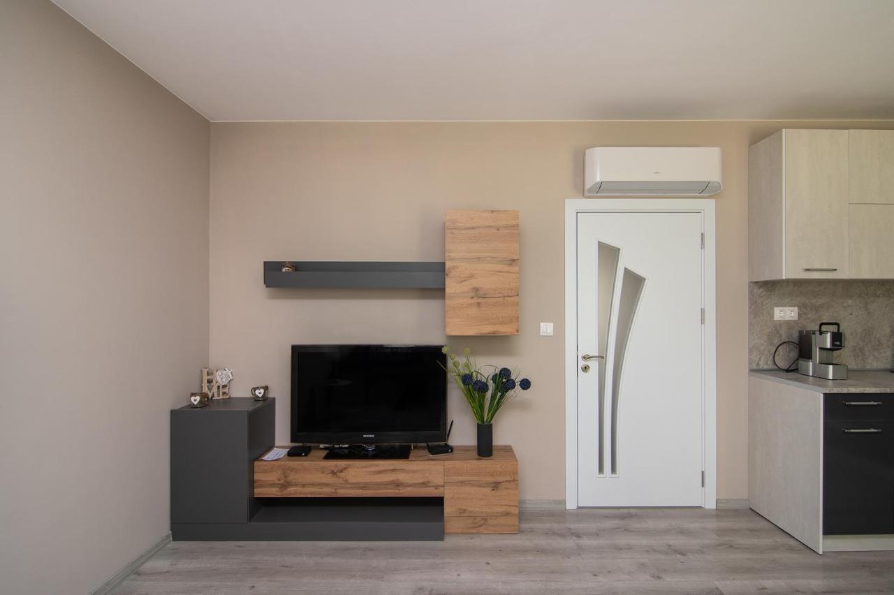 Cozy Flats Nearby Center Free Park Area Appartement Varna Buitenkant foto