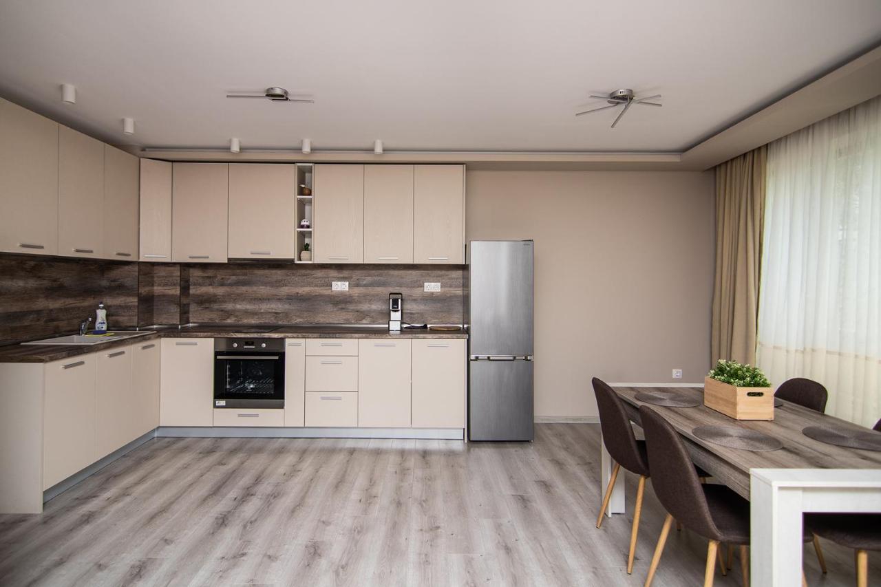 Cozy Flats Nearby Center Free Park Area Appartement Varna Buitenkant foto