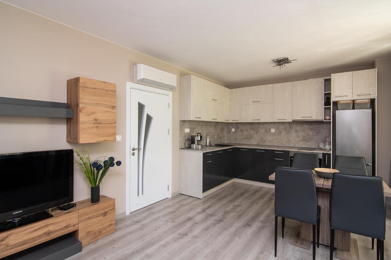 Cozy Flats Nearby Center Free Park Area Appartement Varna Buitenkant foto