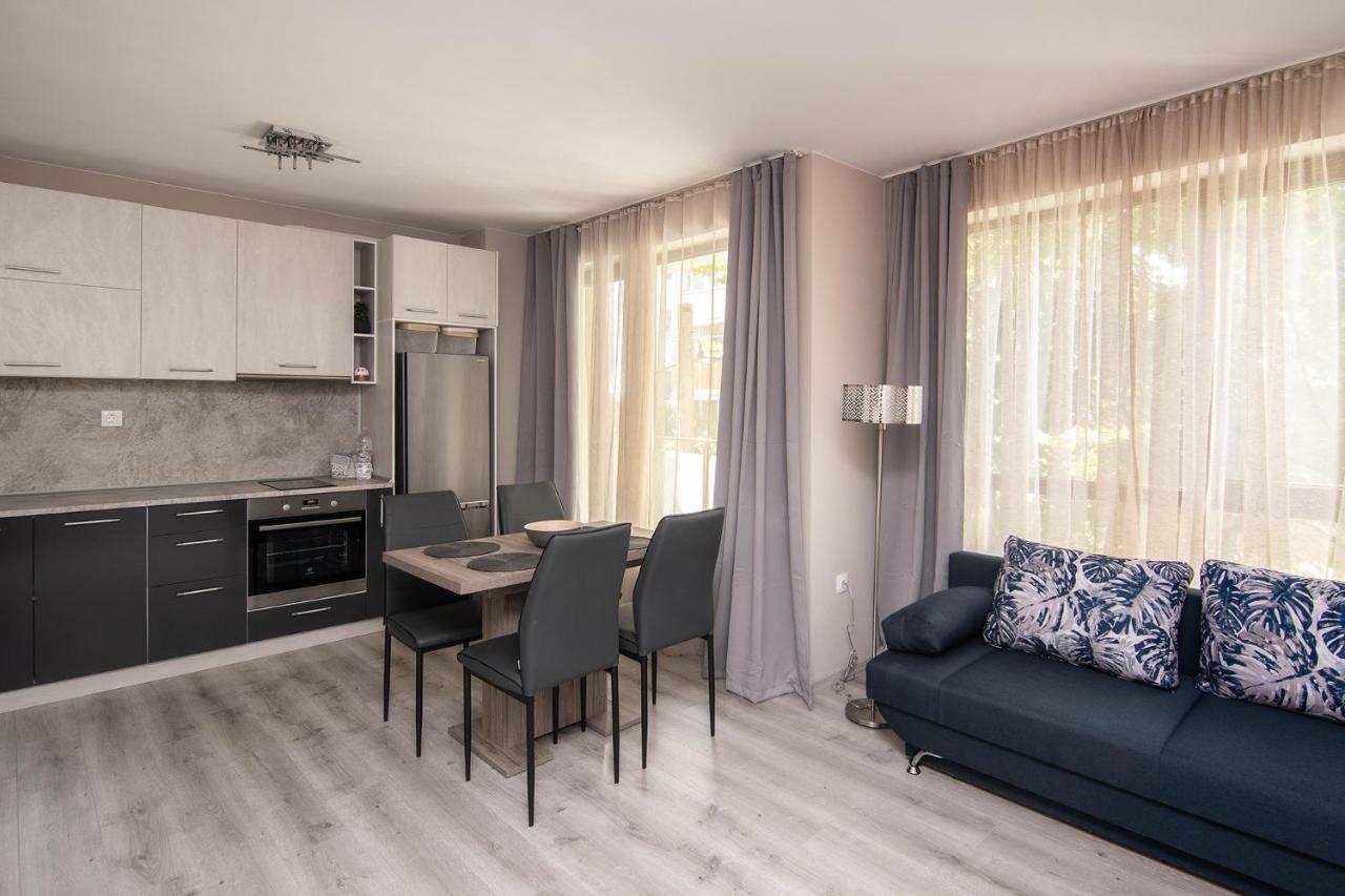 Cozy Flats Nearby Center Free Park Area Appartement Varna Buitenkant foto